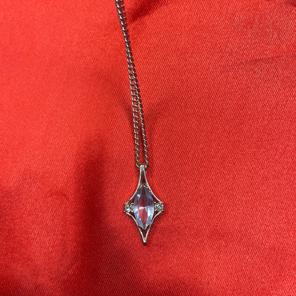 Vintage avon necklace 26” chain clear blue citrine